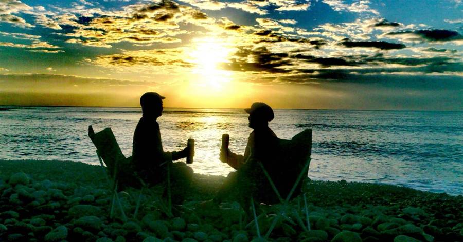 退休了就要這樣享受生活！八十歲老翁帶著七十歲老婆重談戀愛！臺東卑南神秘海灘與金樽漁港海灘