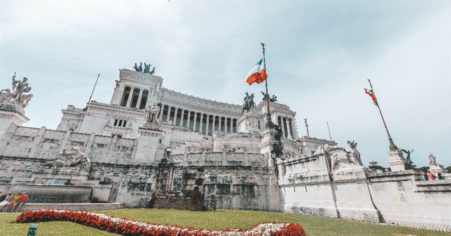 意大利羅馬最大的廣場，由白色大理石打造，耗時二十多年修建而成